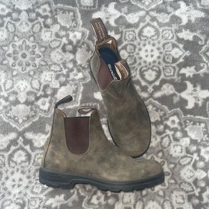 Blundstone Ankle Boots in Olive and Brown